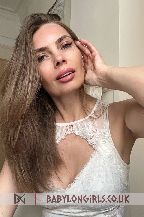 Nova ideal brunette, 32C