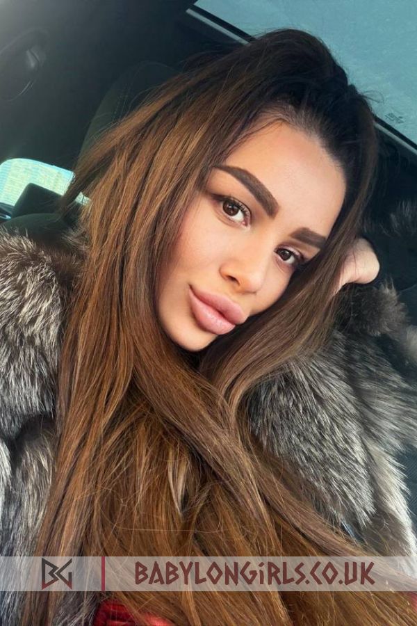5ft 3, 36C, noble brunette Jessany