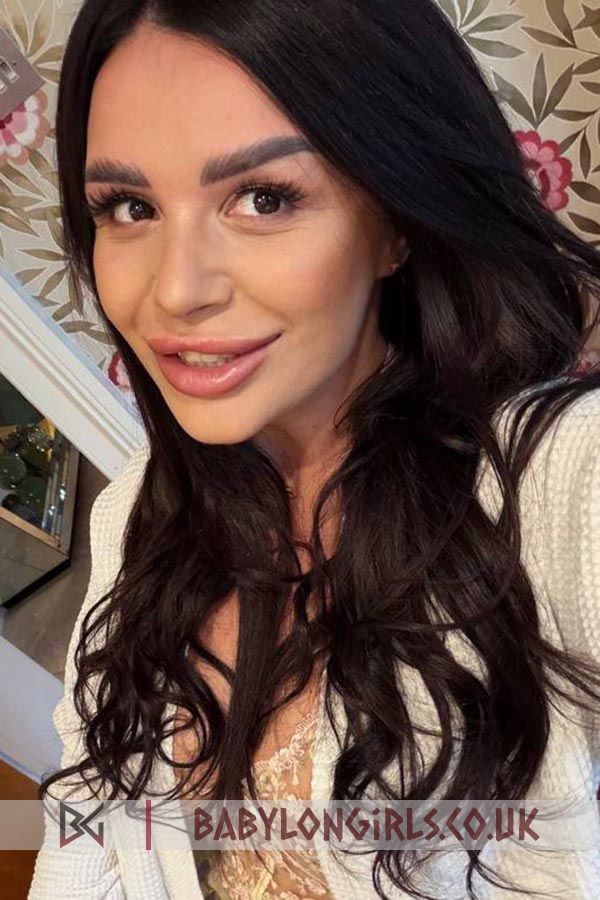 Excellent Jessany brunette 5ft 3, 36C