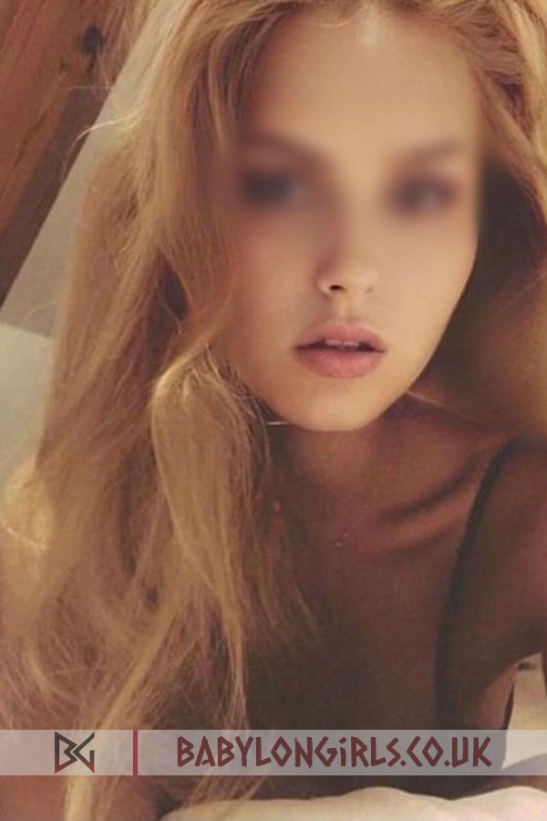 22 yrs Anemona overwhelming blonde, 34B