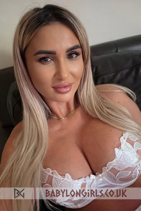 33 yrs Kelly curvy blonde, 34DD