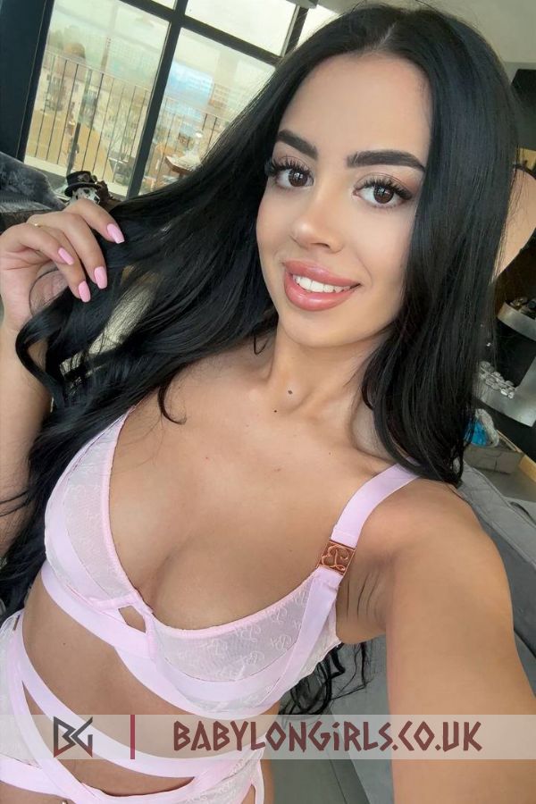 Liesel, 36B, pretty brunette 23 yrs