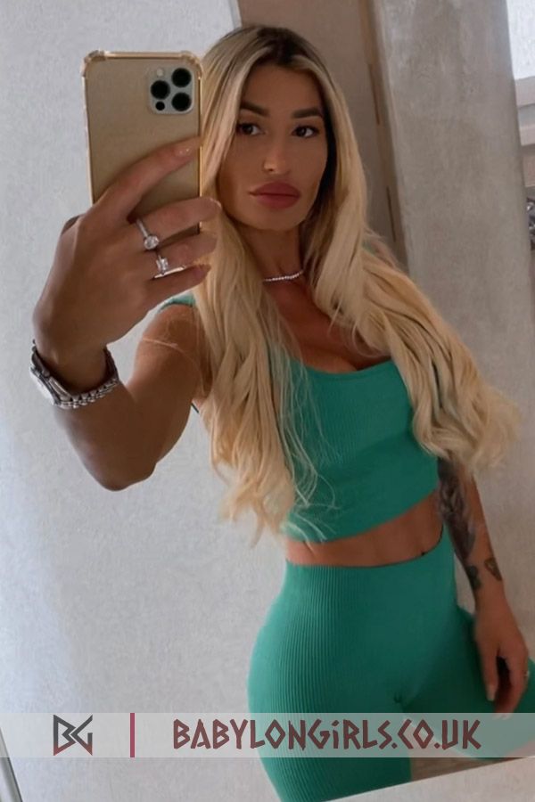 Attractive blonde Lorena 