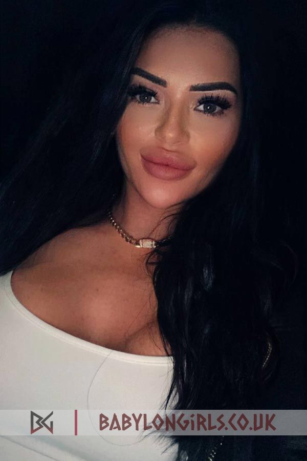 26 yrs Sable gorgeous brunette, 34C