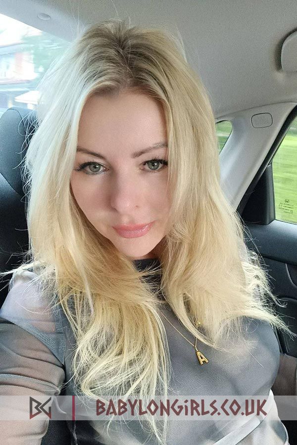 Flow, 34B, fair blonde 33 yrs