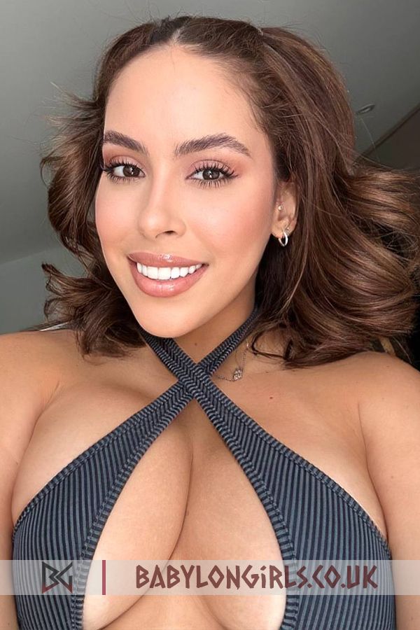 5ft 5, 34B, heavenly brunette Ruxandra