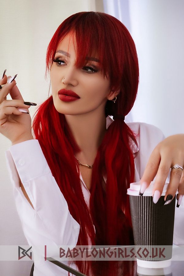 Petronella, 34C, stunning red hair 33 yrs