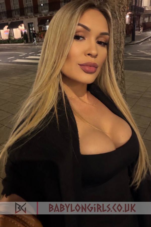 Flirtatious Lewis blonde 5ft 4, 34C