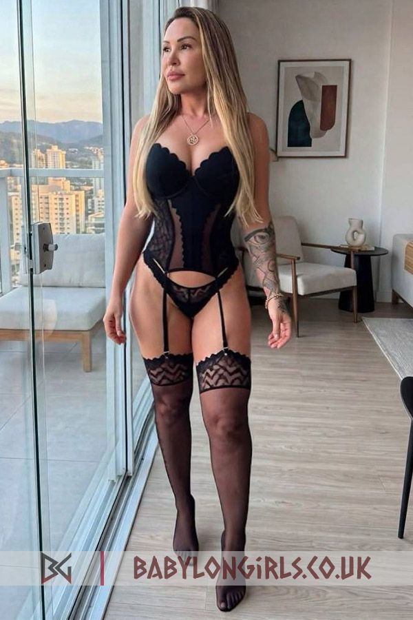 5ft 4, 34C, discerning blonde Lewis