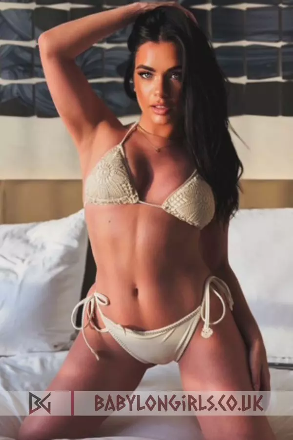 Girl Bona brunette 5ft 4, 32B