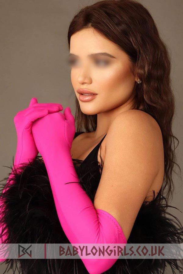 Irresistible Muse brunette 5ft 4, 34C