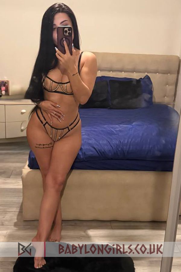 Raven graceful brunette, 34C