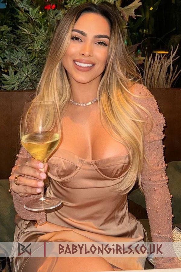 Classy blonde Gamma 