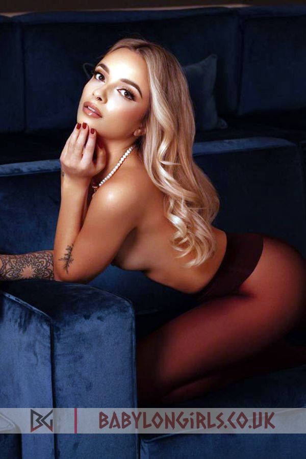 22 yrs Bumble warm lady blonde, 34A