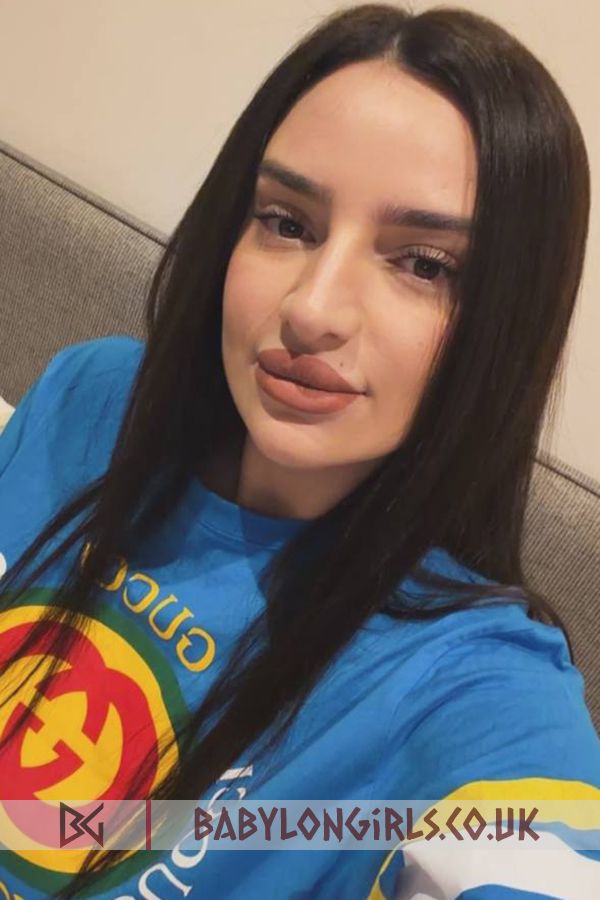 Marvelous brunette Ariana 