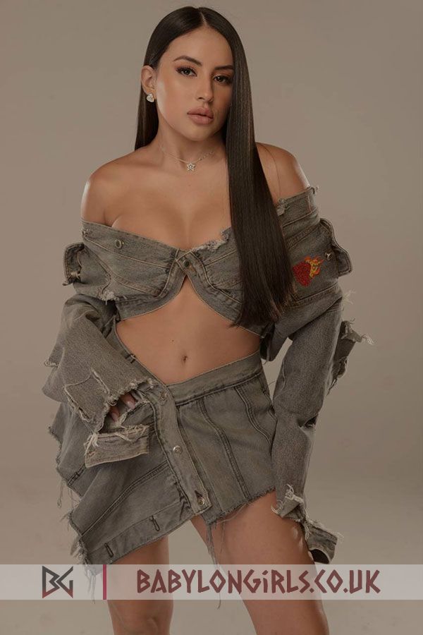 Elvira, 32C, smart brunette 23 yrs