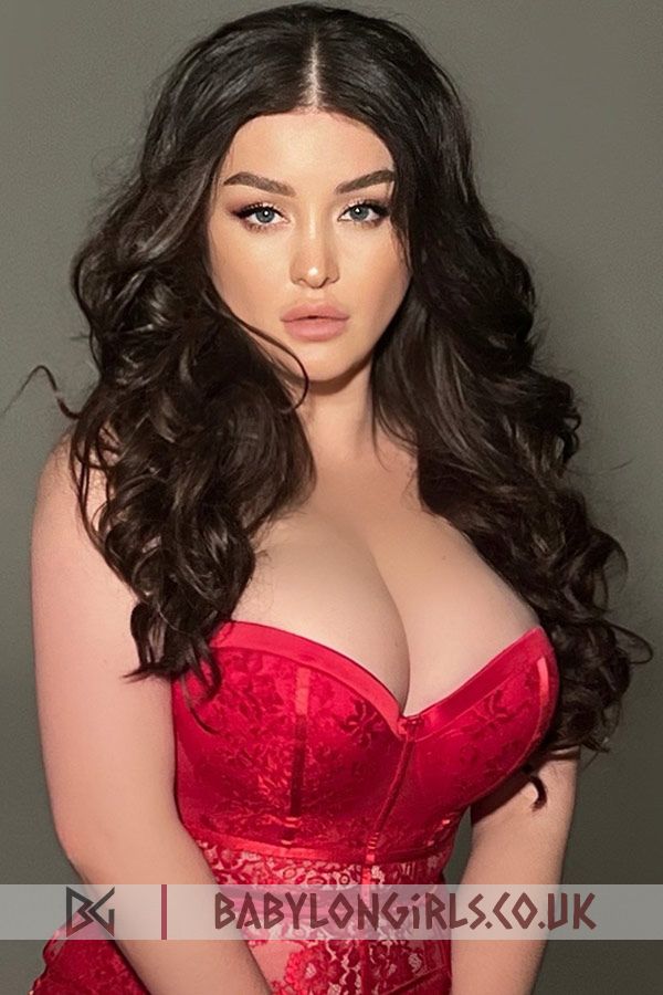 24 yrs Monica spicy brunette, 36D