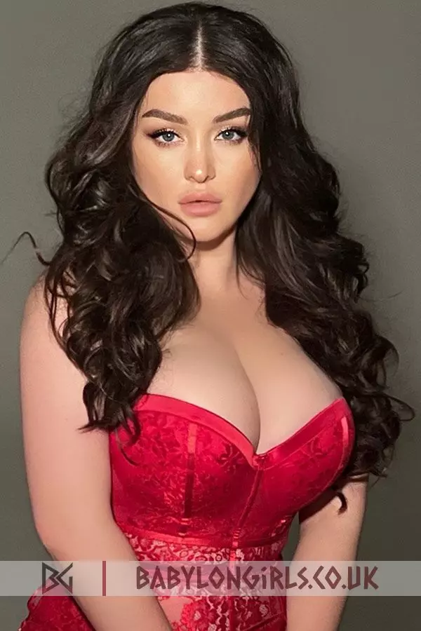 24 yrs Monica spicy brunette, 36D