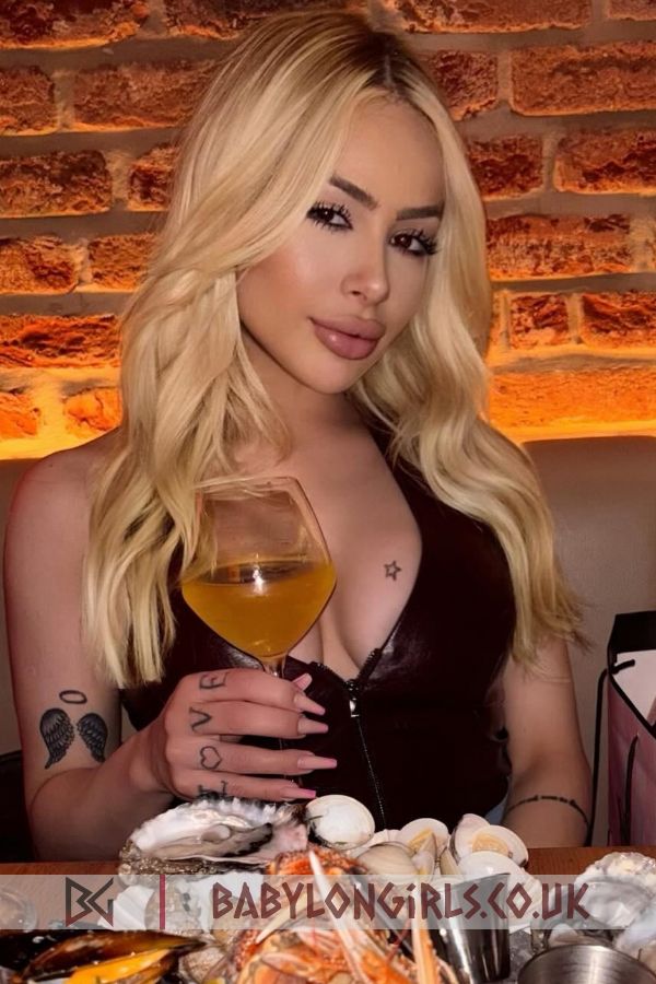 Cozy, 36C, intelligent blonde 24 yrs