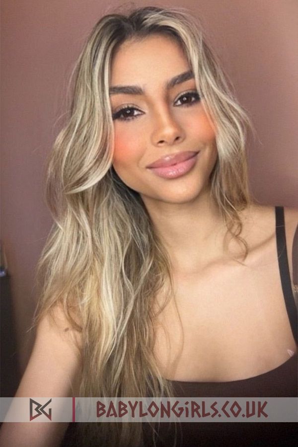 Ezora, 34C, warm blonde 22 yrs