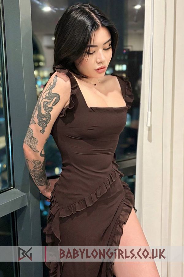 Charismatic Janaina brunette 5ft 4, 34B