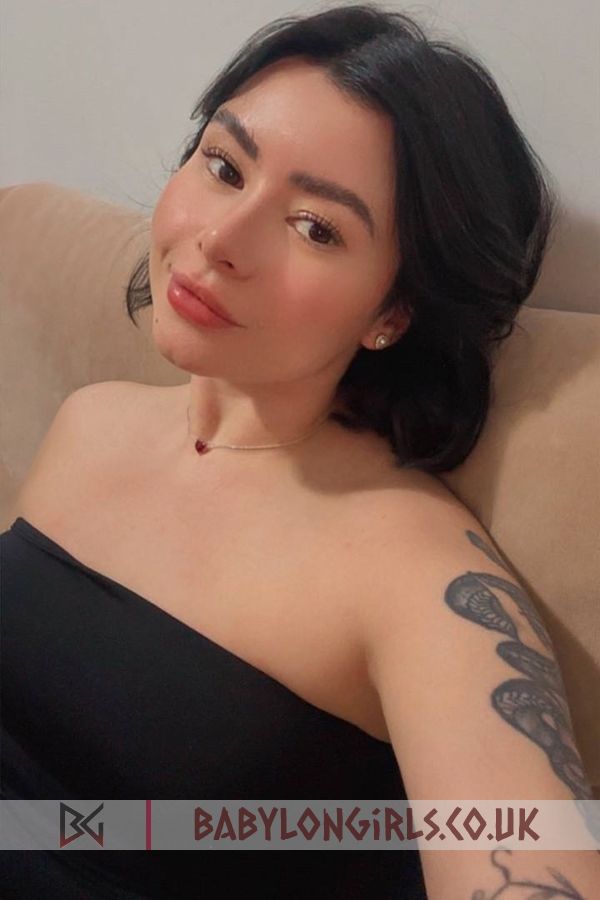 Janaina positive brunette, 34B