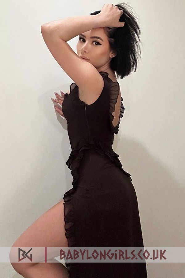 5ft 4, 34B, easy going brunette Janaina