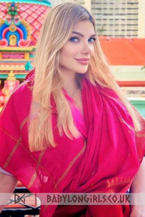 Model Iridessa blonde 5ft 5, 34C