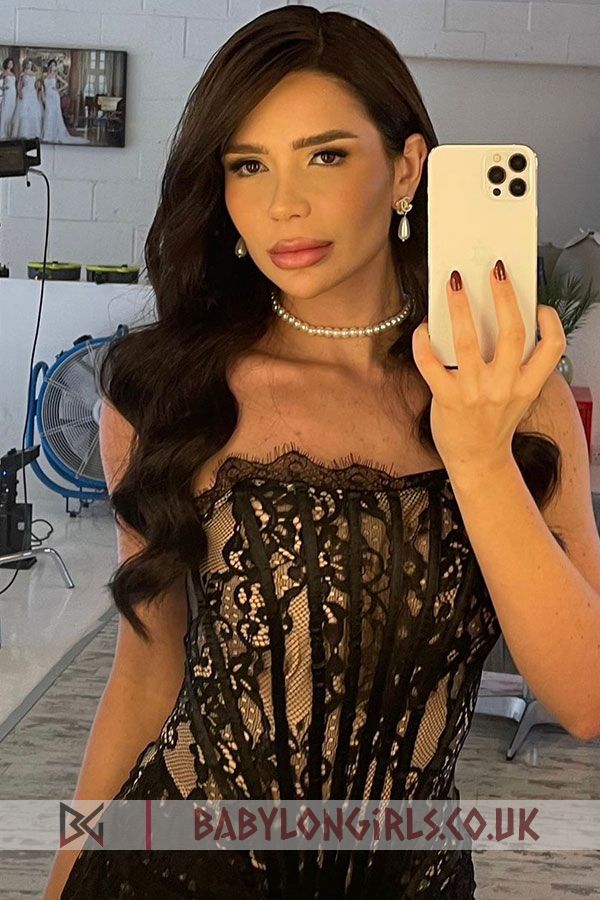 5ft 6, 34B, enjoyable brunette Bearina