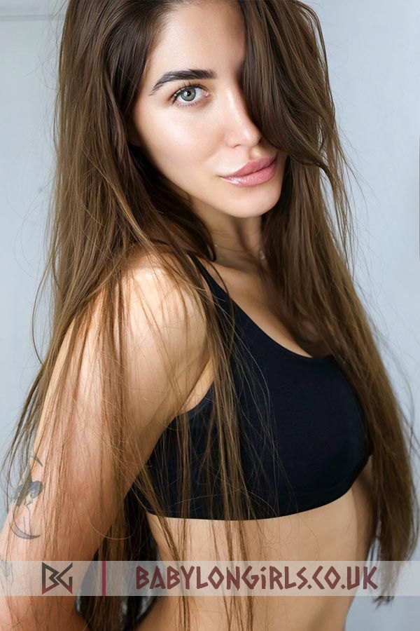 20 yrs Partula opulent brunette, 32A