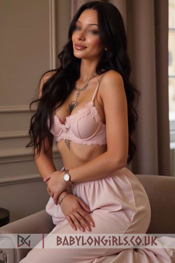 Wonderful Babi brunette 5ft 3, 34B