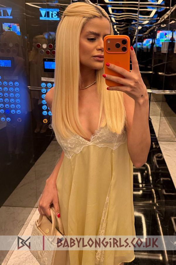 Kang, 36B, happy girl blonde 25 yrs