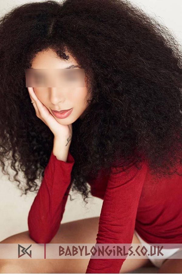 5ft 7, 34B, elite brunette Cobra
