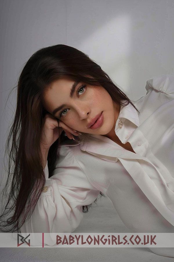 Sensual Cuddles brunette 5ft 8, 34C
