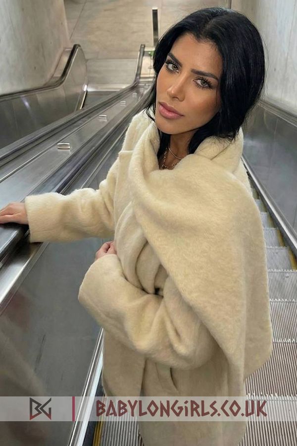 Branda, 36B, caring brunette 24 yrs