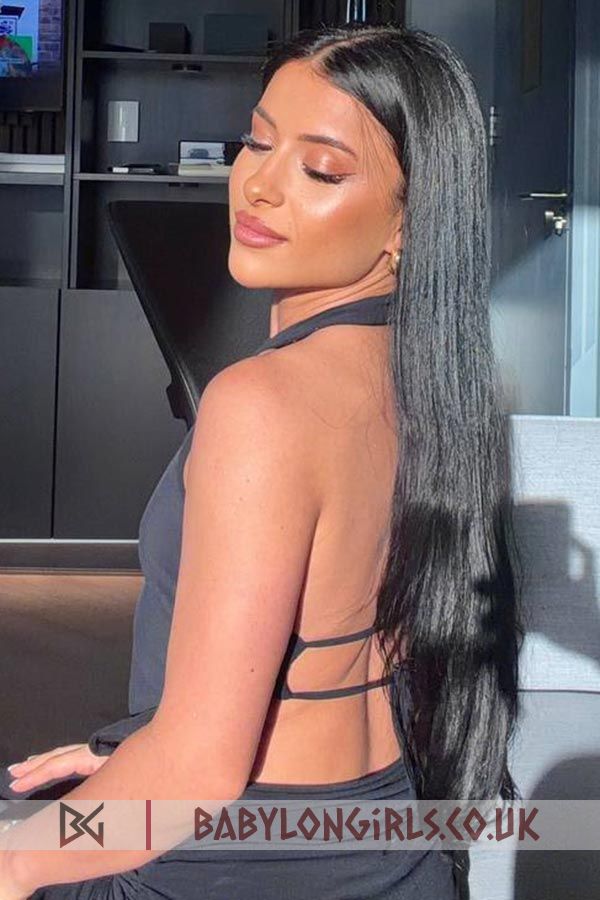 5ft 4, 32B, feminine brunette Tina