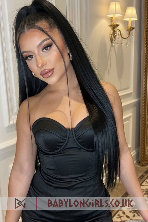 5ft 4, 32B, erotic brunette Tina