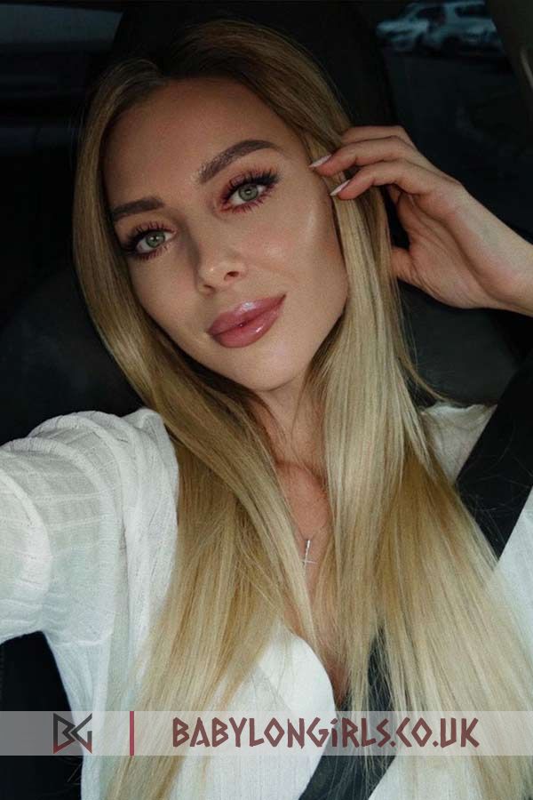 Mityana feeling sexy blonde, 34C