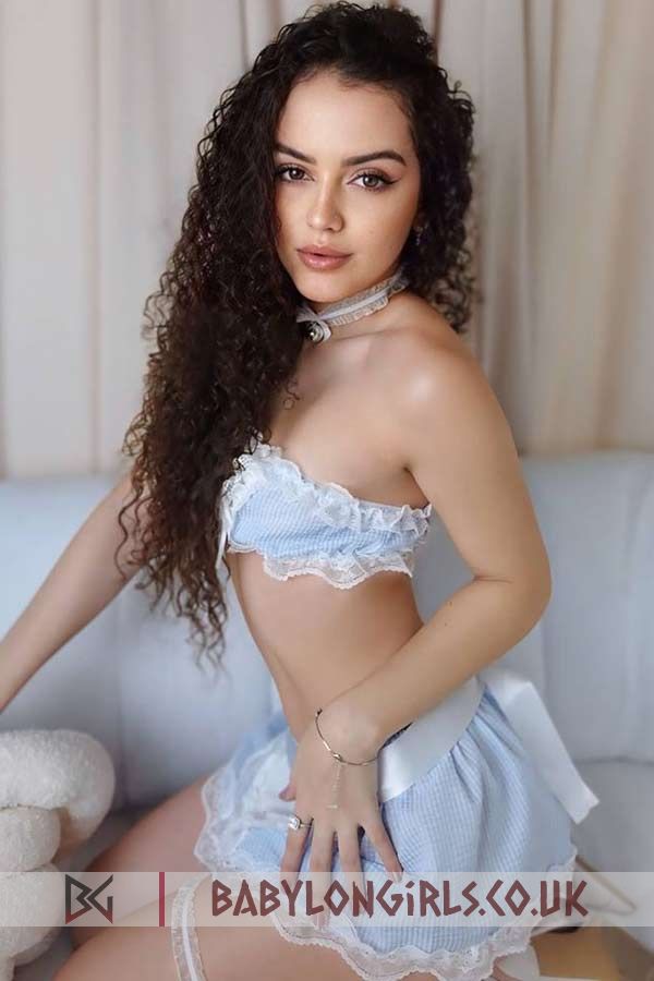 5ft 4, 32A, angelic brunette Latifa