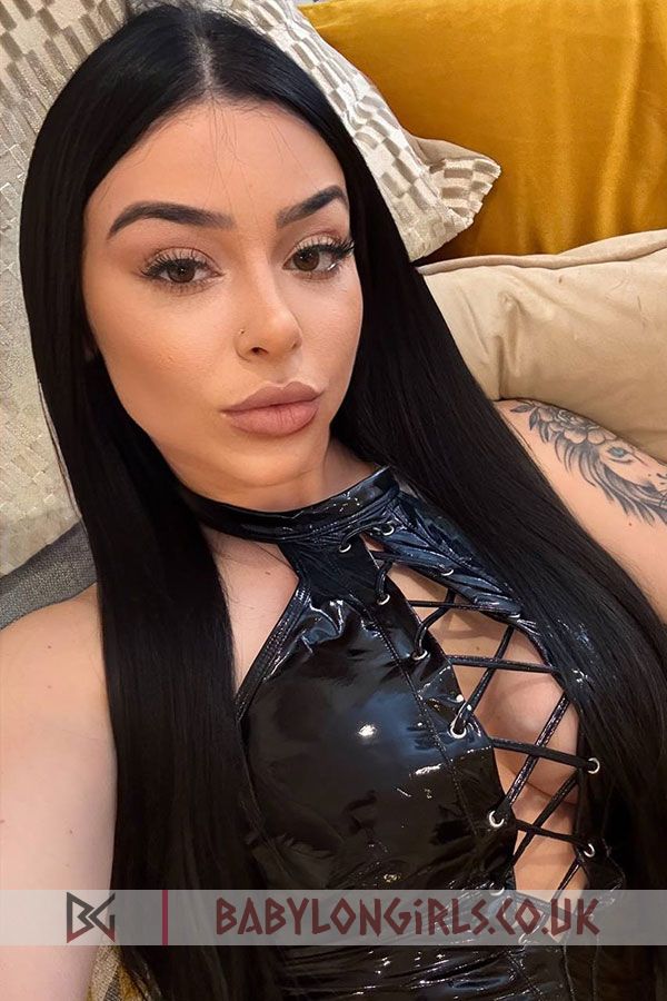 Erotic Zambia  brunette 5ft 3, 34C