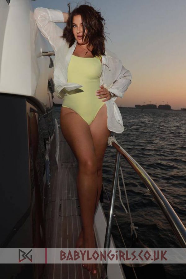 5ft 6, 34D, fabulous brunette Margarita