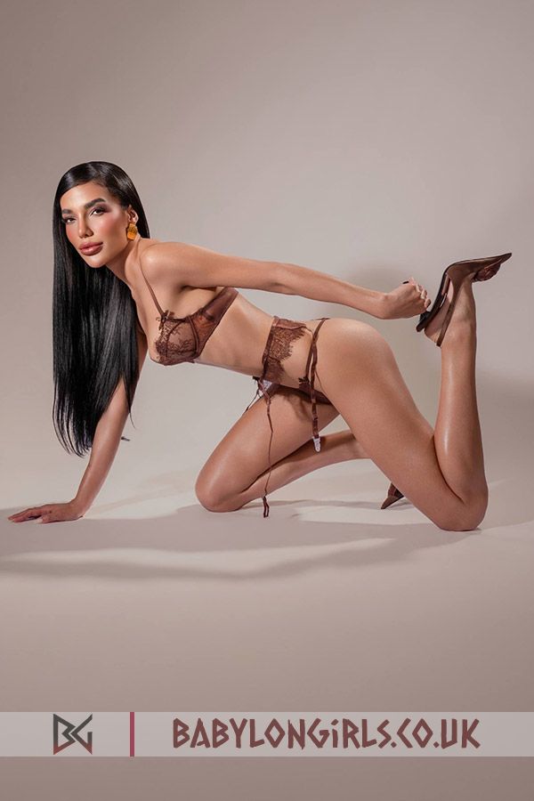Defying Vega brunette 6ft 1, 32B