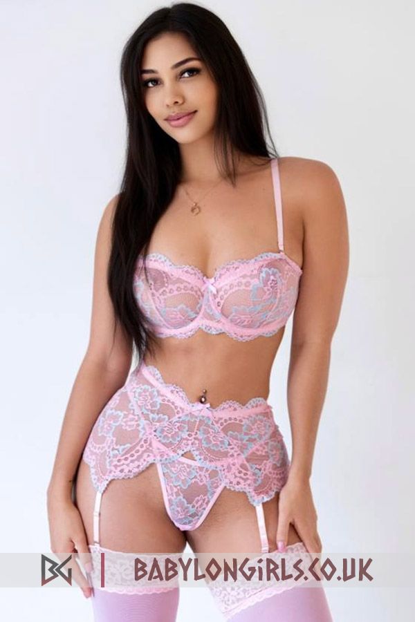 Fascinating Tex brunette 5ft 7, 34B