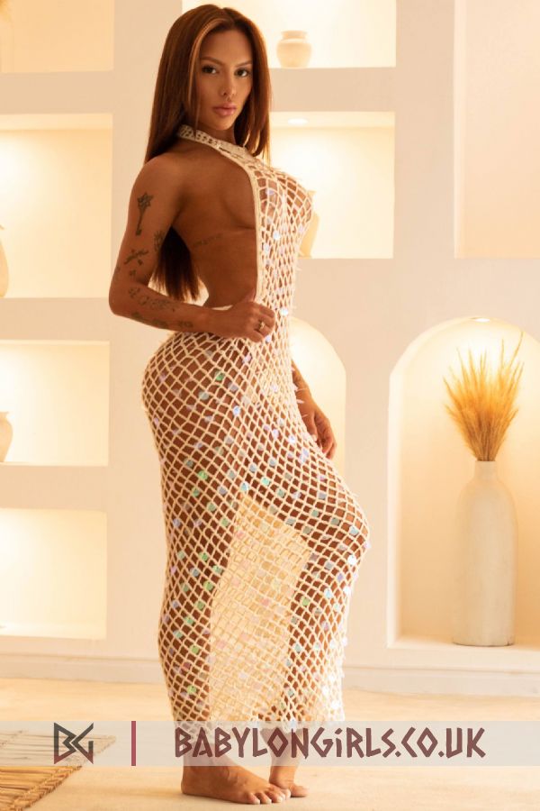 5ft 5, 32B, wonderful brunette Emiliana