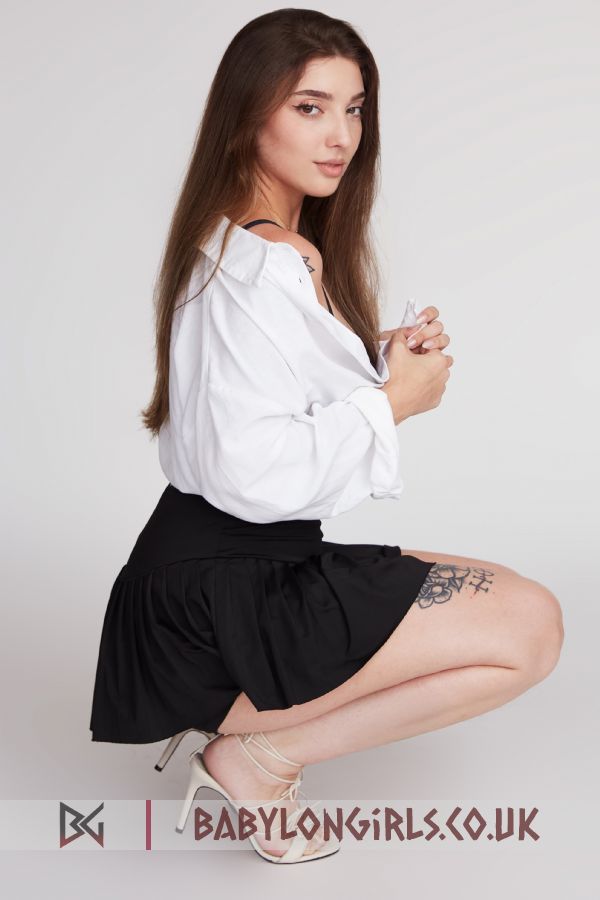 5ft 4, 34C, playful brunette Fala