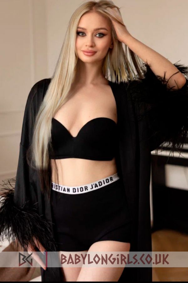 5ft 5, 34C, flirtatious blonde Anima