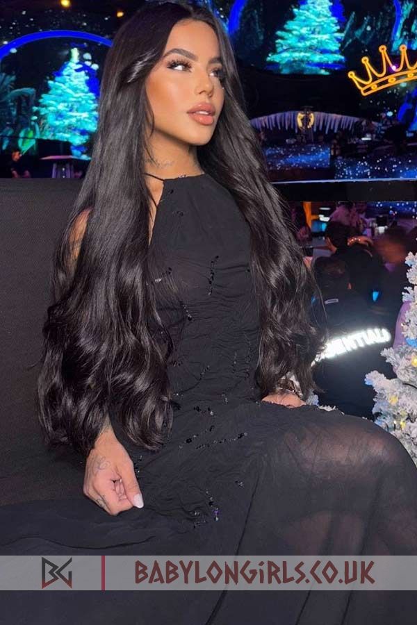 5ft 3, 34B, awesome brunette Silara