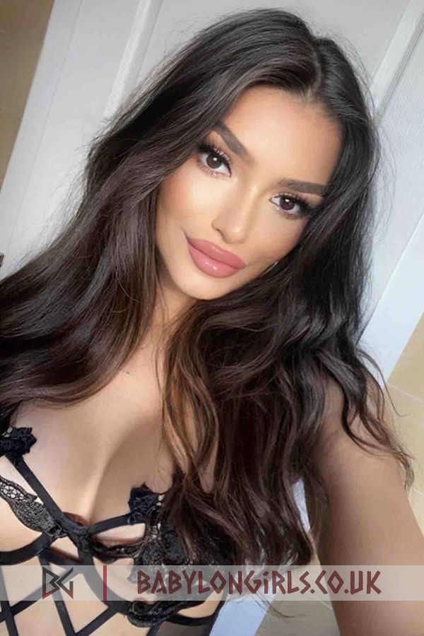 5ft 4, 34C, astonishing brunette Karean 