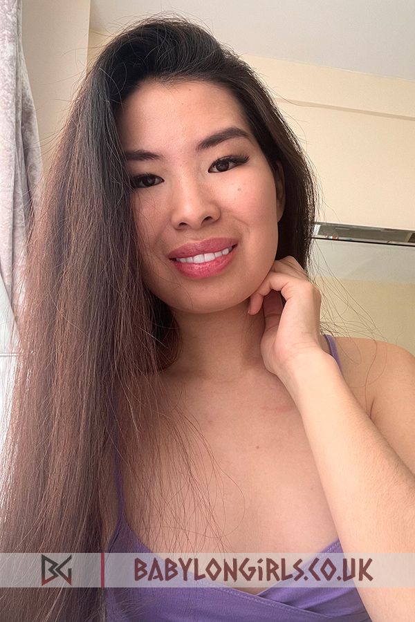 5ft 5, 32B, horny black hair Tova 