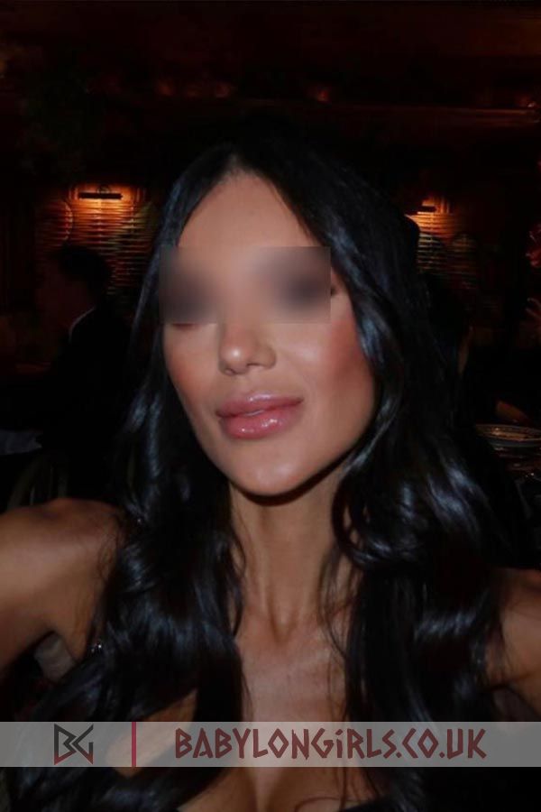 5ft 7, 34B, respectful brunette Tarla